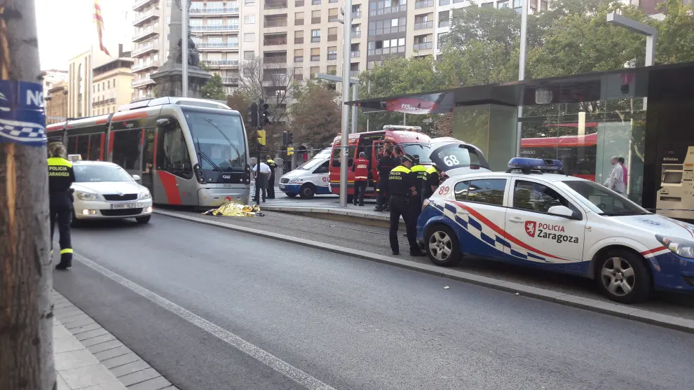 Fallece una persona tras ser atropellada por un tranvía en la plaza de Aragón