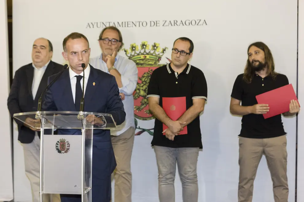 El Real Zaragoza cumple con la ofrenda a la Virgen del Pilar