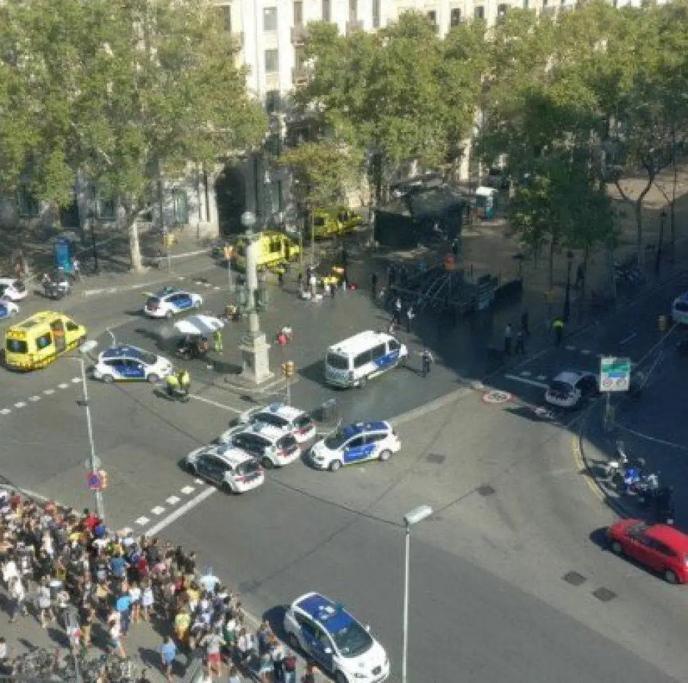 Atropello masivo en las Ramblas de Barcelona. Vía @meteolp
