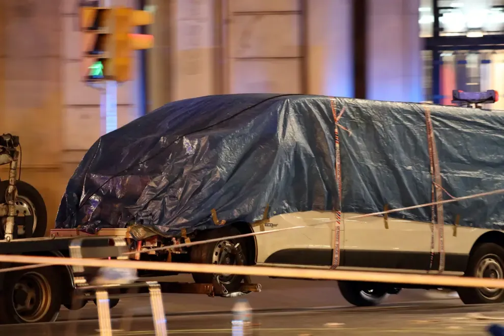 Furgoneta utilizada en el atropello masivo en las Ramblas de Barcelona