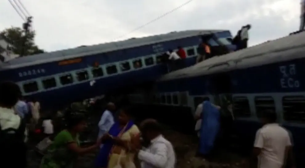 Decenas de muertos y heridos al descarrilar un tren en la India
