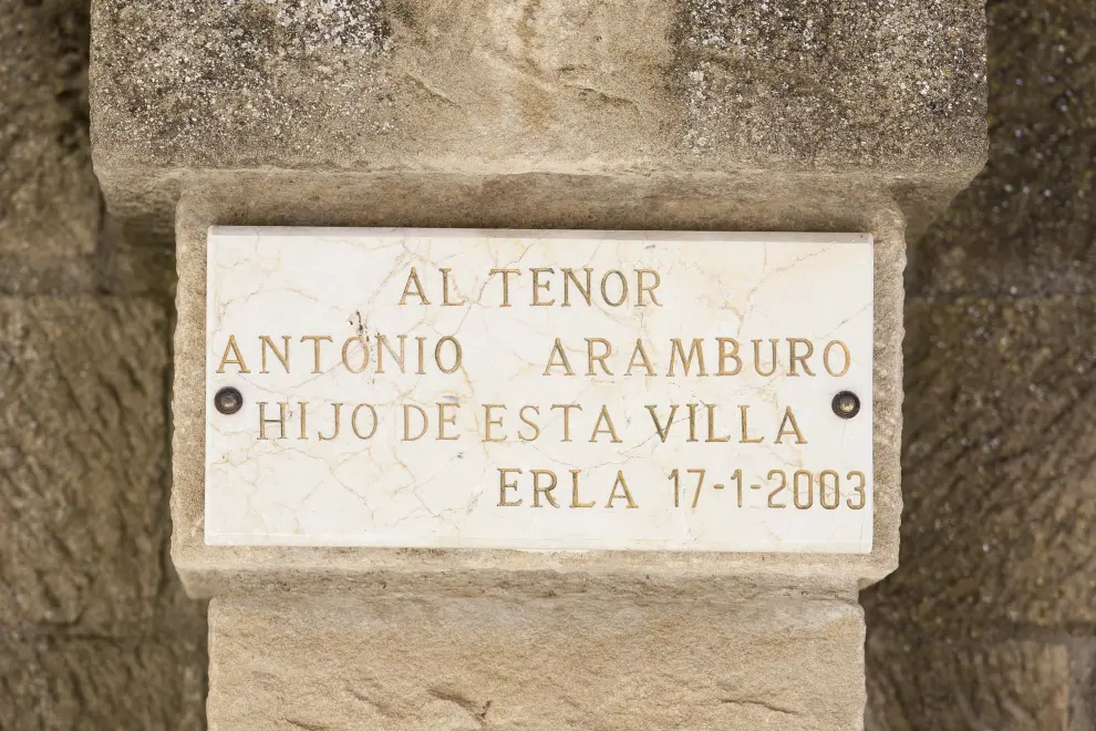 Placa del busto de Antonio Aramburo en Erla