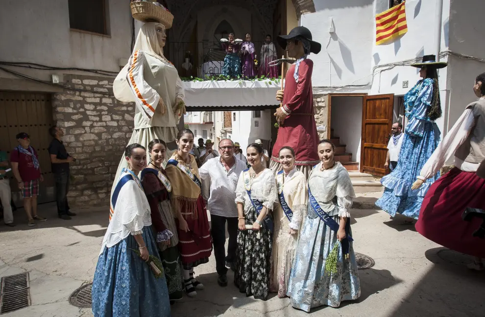 Damas de honor y gigantes de La Puebla de Híjar