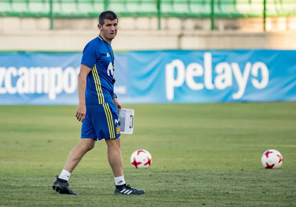 Albert Celades dirige a la selección española sub-21.