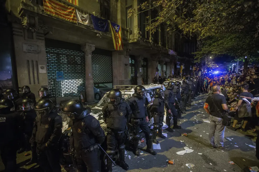 La Guardia Civil, bloqueada en una sede de la Generalitat