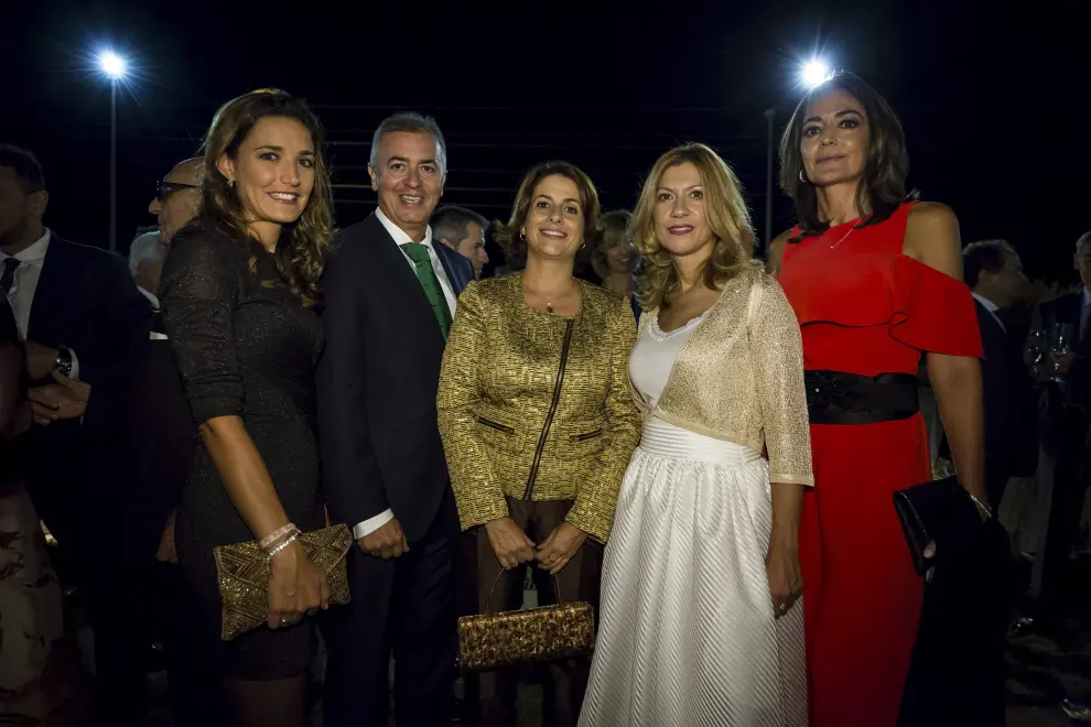 Raquel Sanz, Javier Campoy, Emma Buj, Mar Vaquero y Celsa Rufas coincidieron anoche en la gala organizada por HERALDO DE ARAGÓN.
