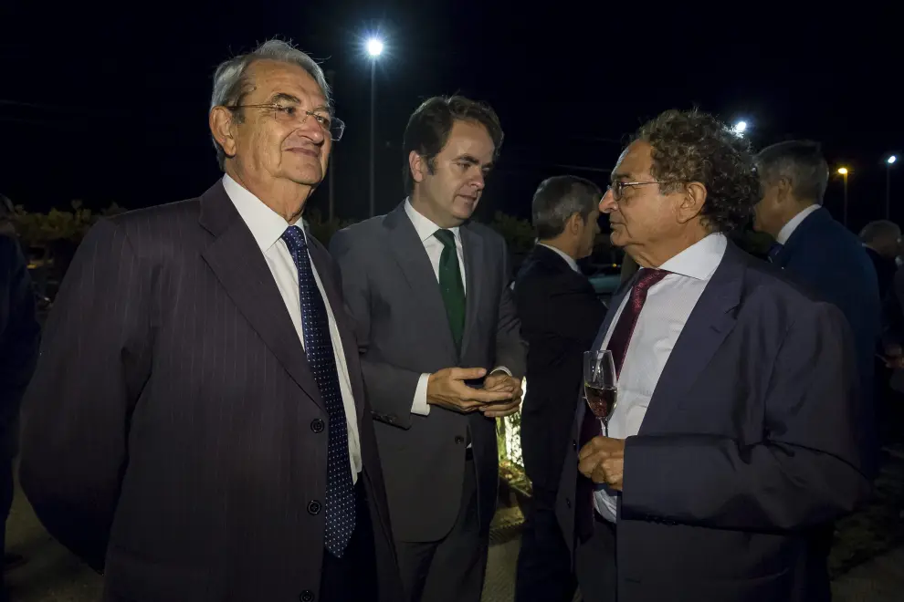 De izquierda a derecha: Julio Arenere, Roberto Bermúdez de Castro y Antonio Laguarta hablan de los premios y de la actualidad.