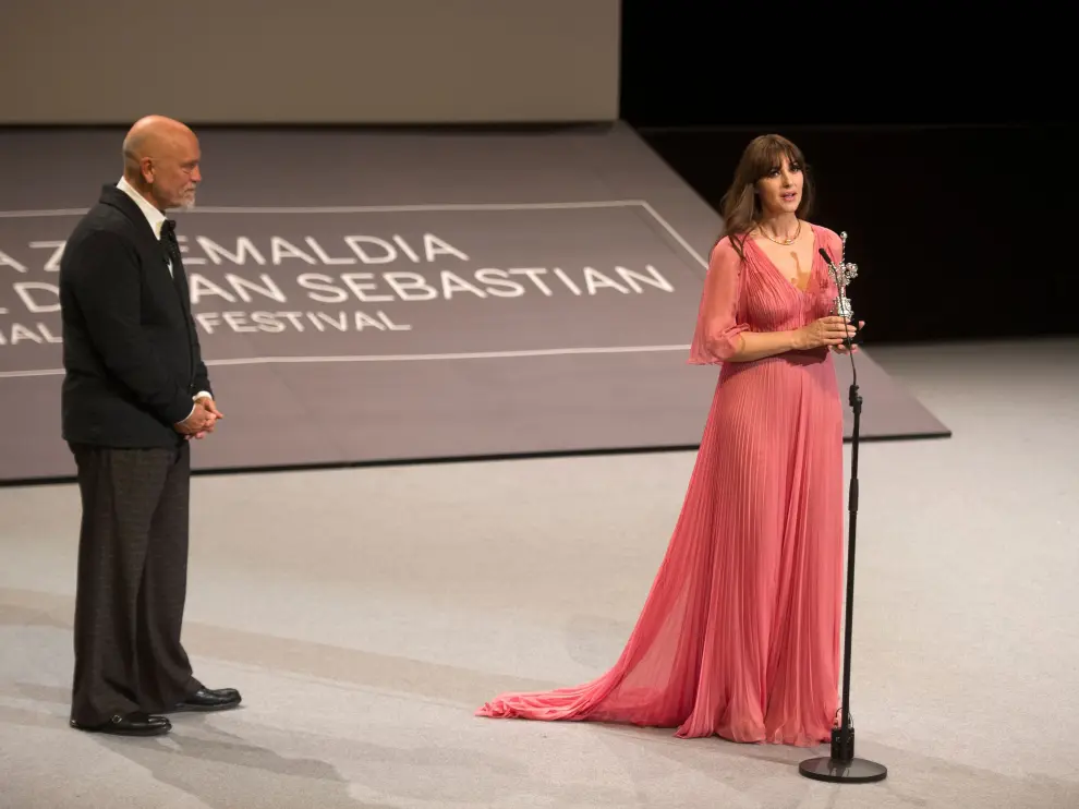 Monica Bellucci recibe el premio Donostia