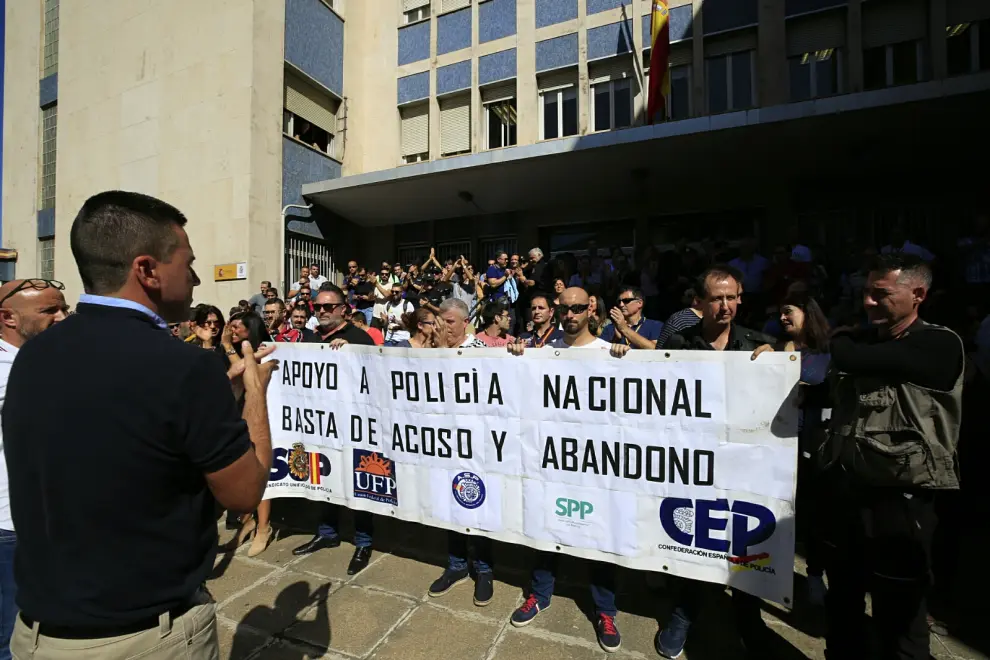Concentración en Zaragoza para apoyar a los agentes desplegados en Cataluña