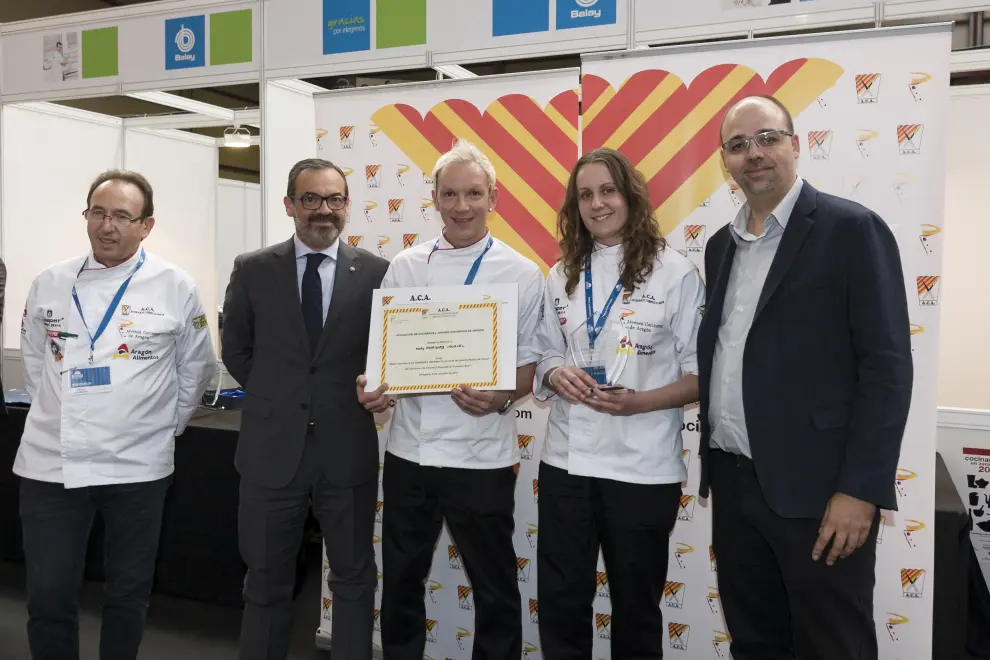 Los cocineros Toño Rodríguez y Nerea Bescós, del restaurante Saborea de Biescas, recibieron el premio en la Feria de Zaragoza.