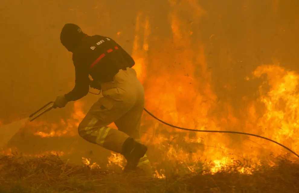 Los incendios de Galicia dejan dos fallecidos y miles de hectáreas quemadas