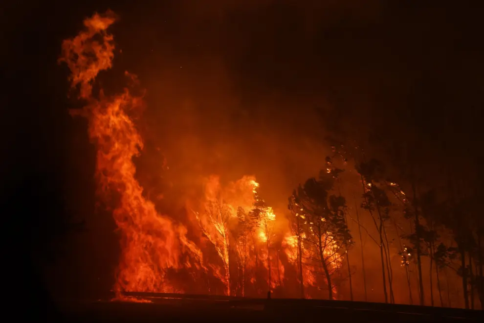 El fuego arrasa Portugal