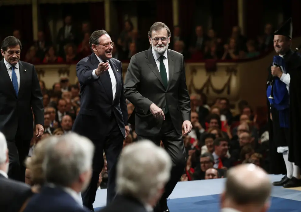 El presidente del Gobierno, Mariano Rajoy, a su llegada a la entrega de premios