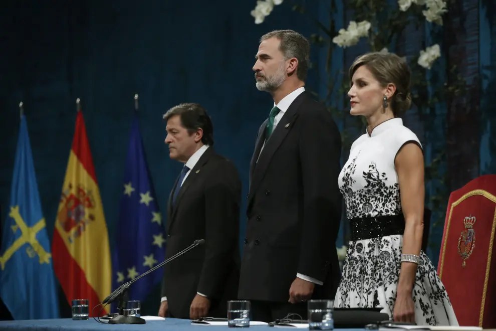 Los Reyes y el presidente del Ejecutivo asturiano, Javier Fernández