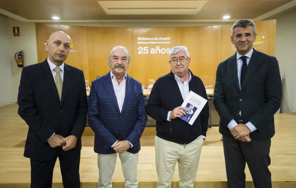 Luis Sanz, Eugenio Mateo, José Luis de Arce y Mikel Iturbe, en la presentación del libro ´Lecturas para primera hora`.