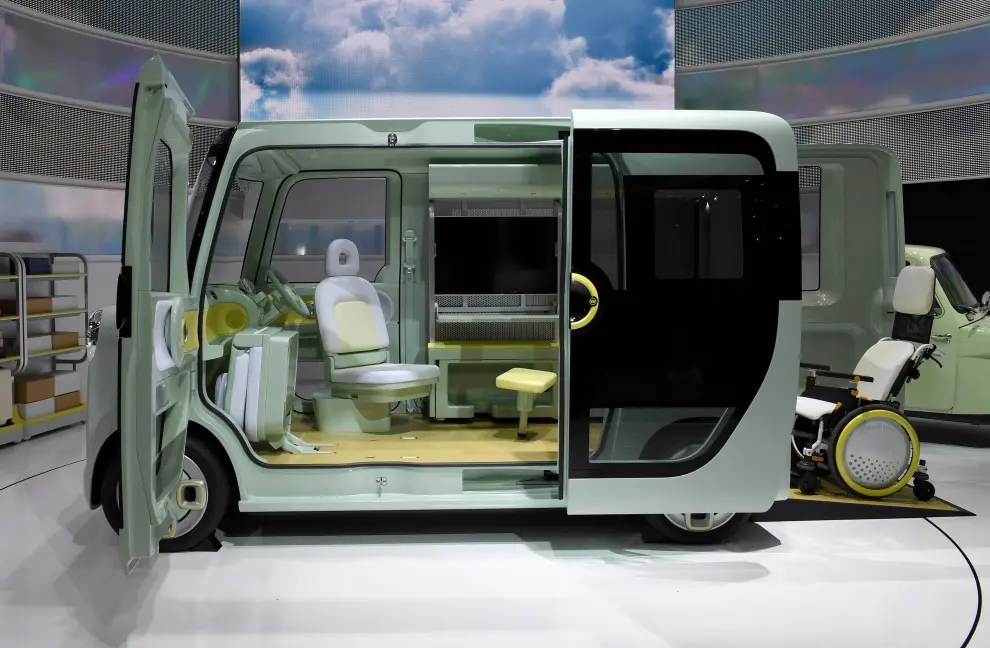 Los vehículos ecológicos y la inteligencia artificial (IA) protagonizan el Salón del Motor de Tokio, que abrió este miércoles sus puertas a la prensa en la capital nipona y en el que se presentan más de 70 nuevos modelos.