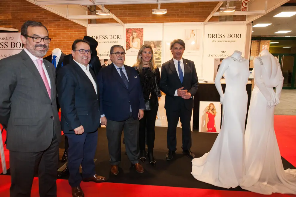 Rogelio Cuirán, José Luis Yzuel, Manuel Teruel, Berta Lorente y Fernando Fernández, en el expositor de Dress Bori.