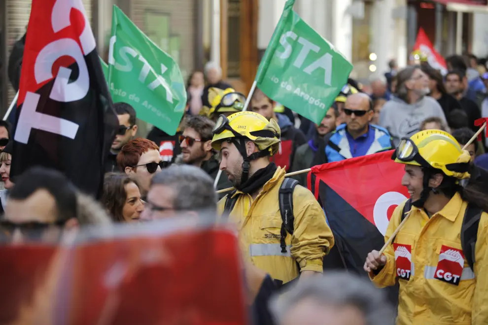 Manifestación de trabajadores forestales de Sarga en el centro de Zaragoza