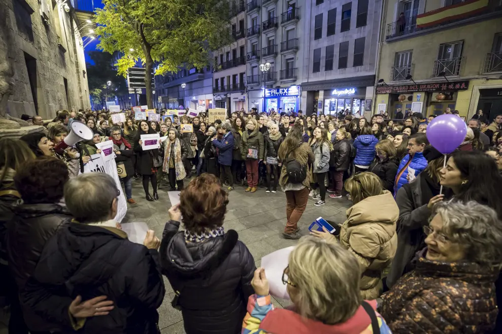 Unas 350 personas se concentran en Zaragoza al grito de "la manada' somos nosotras"