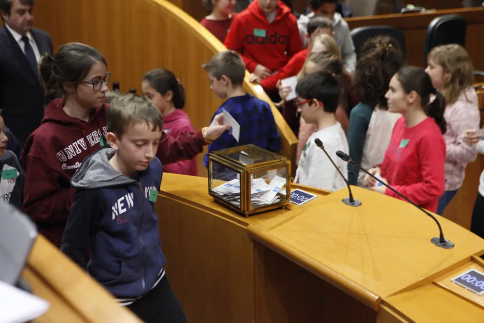 Pleno infantil en las Cortes de Aragón.