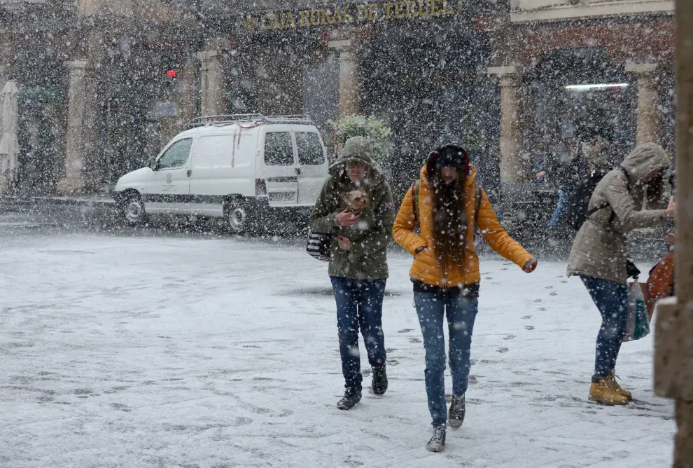 Disfrutando de la nieve en Teruel capital.