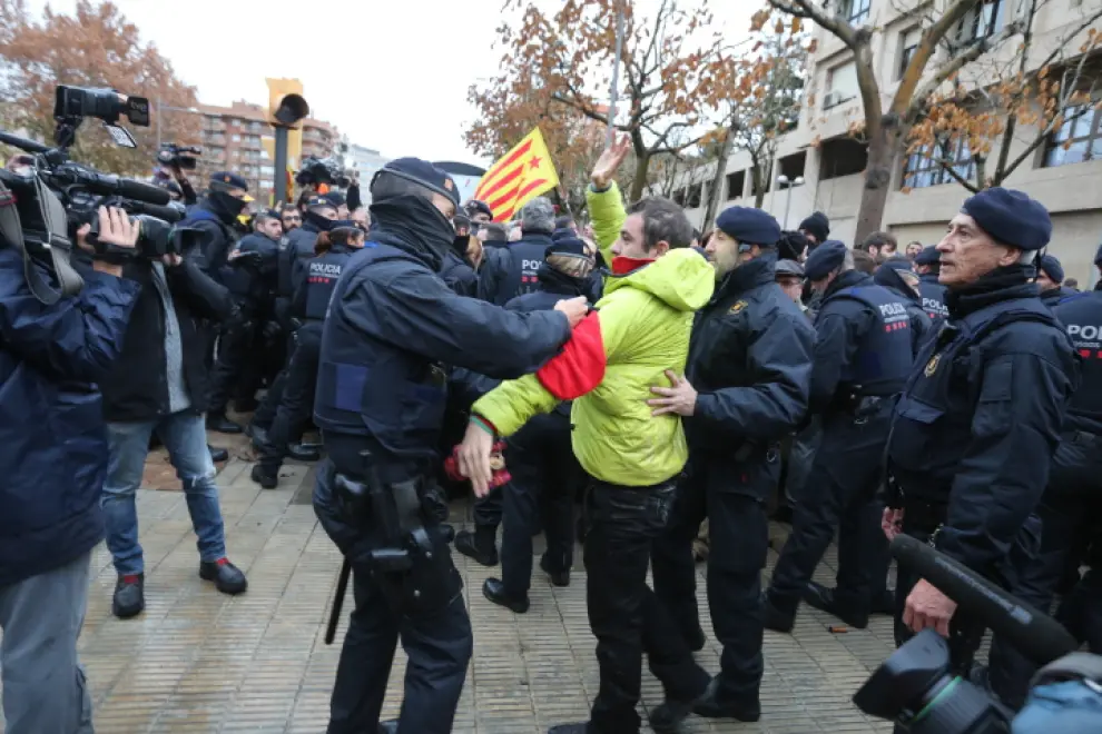 Carga de la policía contra los manifestantes