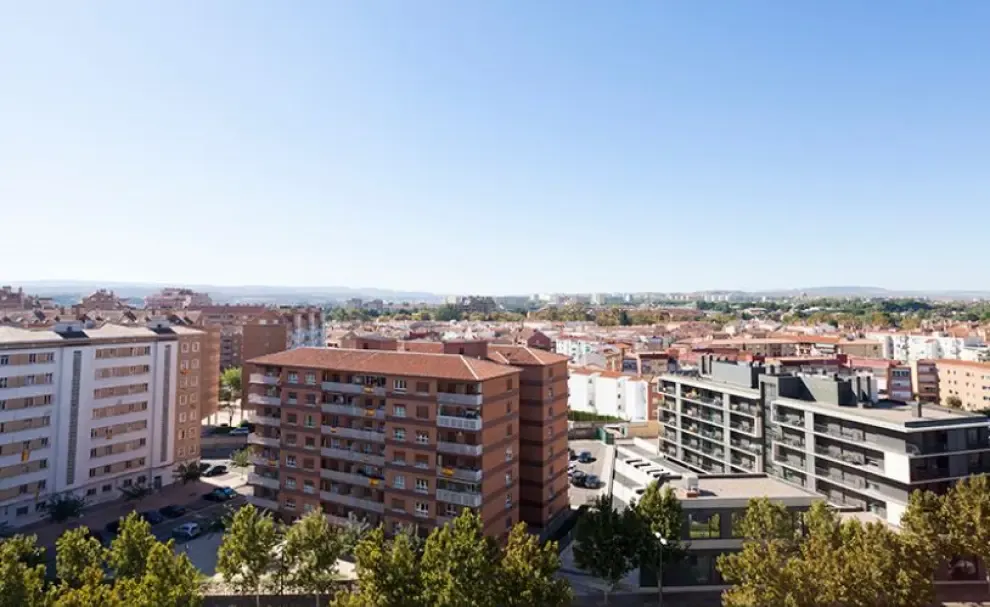 Una vivienda junto a la Romareda con unas vistas del 'skyline' de Zaragoza únicas