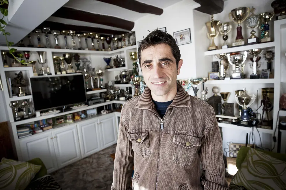 José Miguel Elías, exciclista y fontanero, en su casa familiar de Alforque.