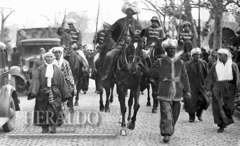 Cabalgata de los Reyes Magos celebrada el 6 de enero de 1939 en Zaragoza, meses antes de que finalizara la Guerra Civil Española