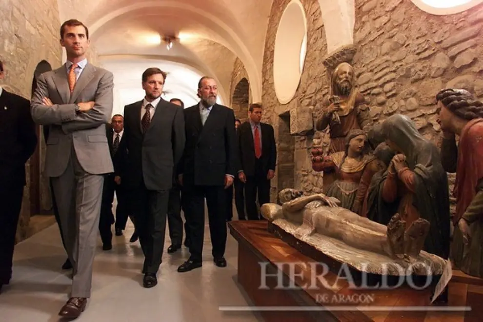 Durante su viaje por la provincia de Huesca, don Felipe visitó el Museo Diocesano de Jaca acompañado de Marcelino Iglesias (presidente del Gobierno de Aragón) y Eduardo Ameijide (delegado del Gobierno) el 7 de junio de 2000