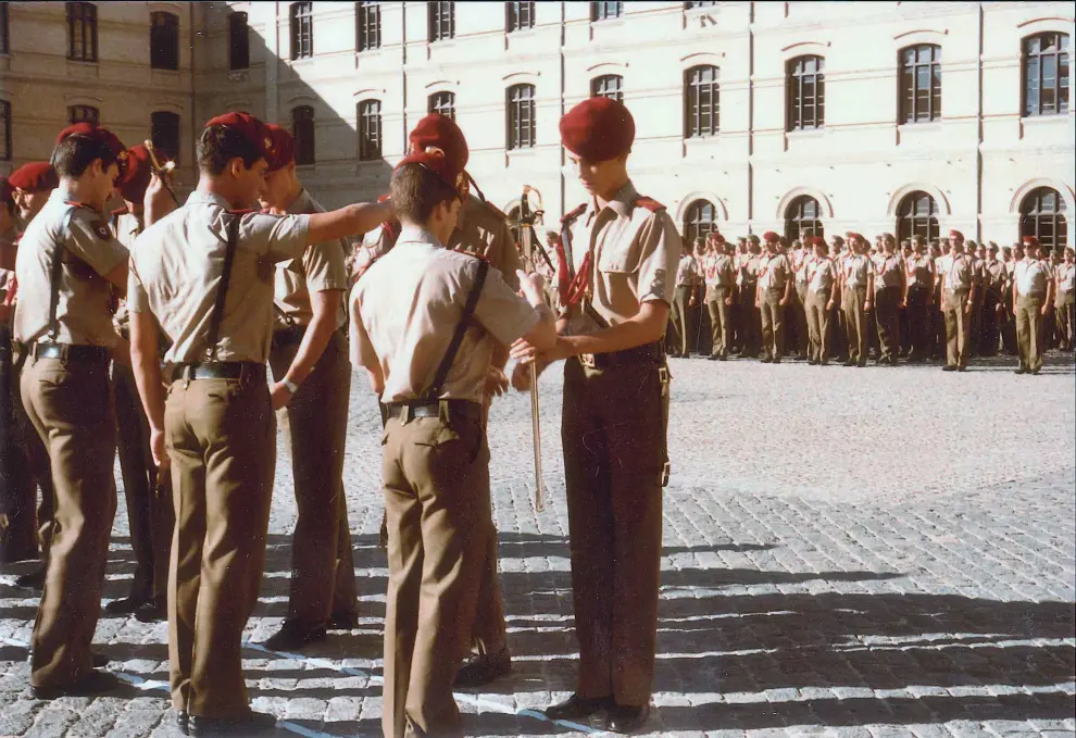 Ceremonia de entrega del sable al Príncipe de Asturias y alumnos de Cuerpos Comunes el 17 de septiembre de 1985