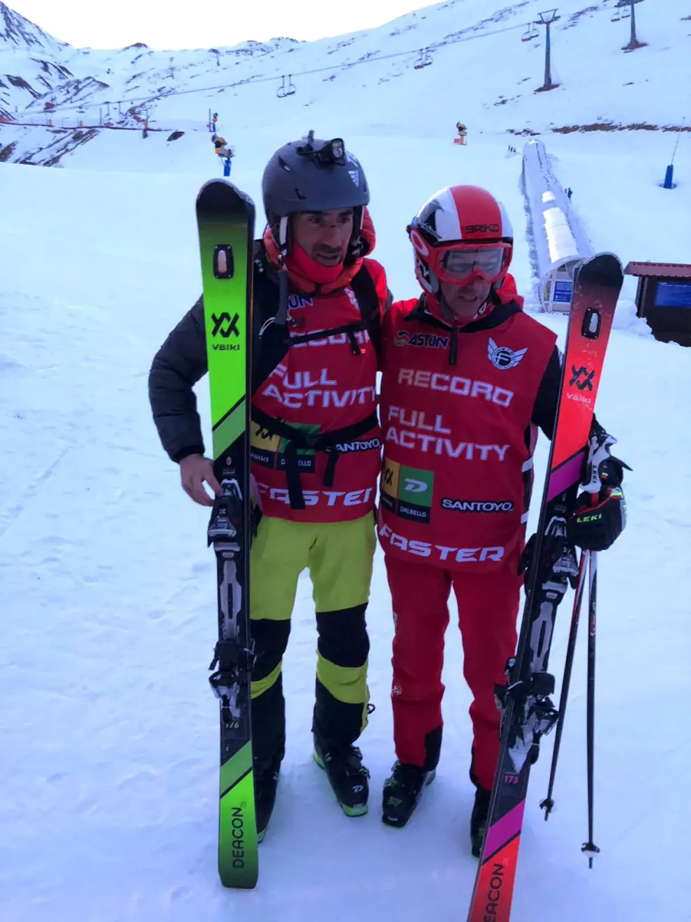 Luis Alberto Hernando después de haber batido   el reto de las 24 horas seguidas esquiando en Astún.