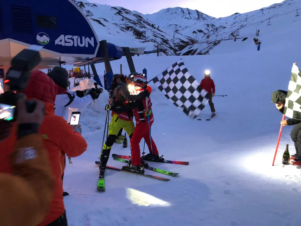 Luis Alberto Hernando después de haber batido   el reto de las 24 horas seguidas esquiando en Astún.