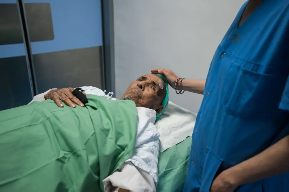 Paciente de cataratas espera su entrada en el quirófano. Rabuni, marzo de 2016.