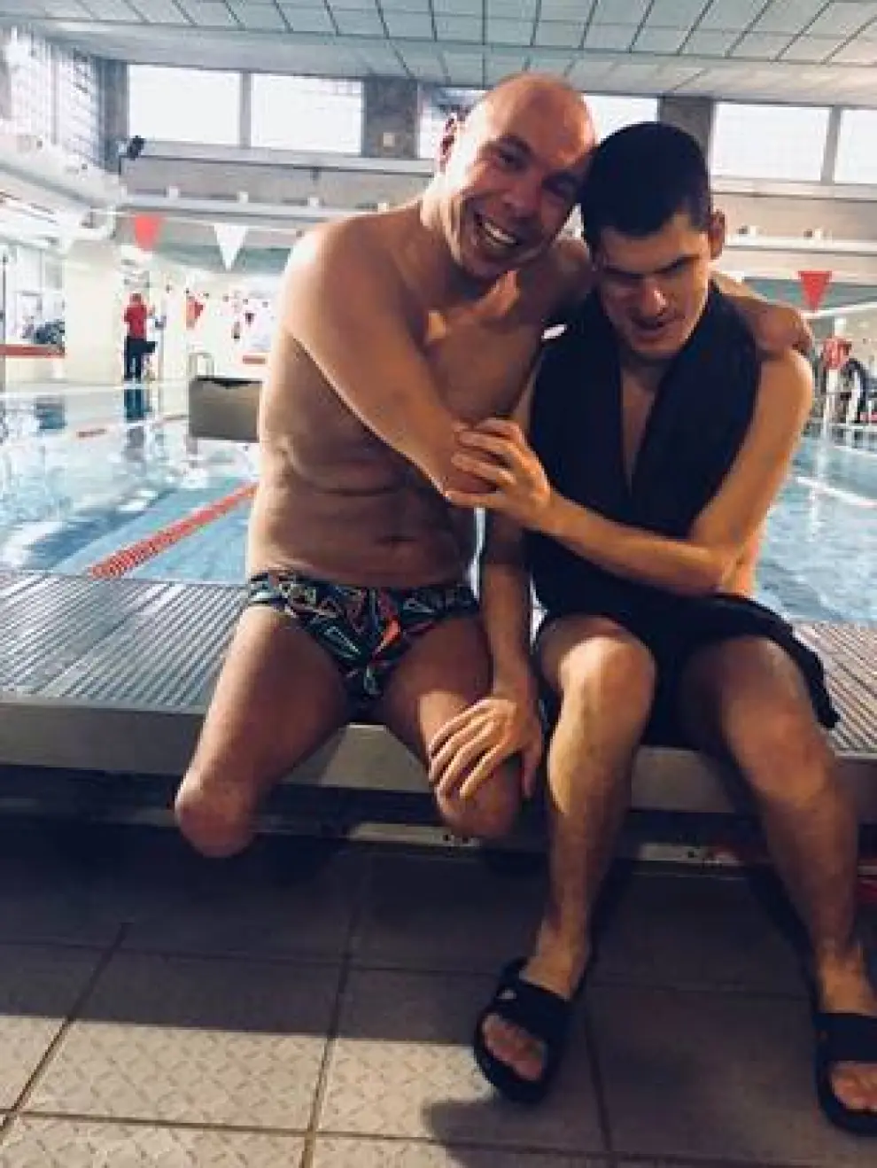 Taller motivacional con el nadador paralímpico Xavi Torres en el Stadium Venecia.