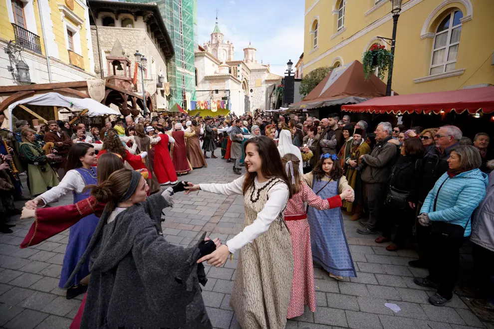 Lleno a rebosar en la boda medieval de Pedro e Isabel, el primer acto de la fiesta más romántica