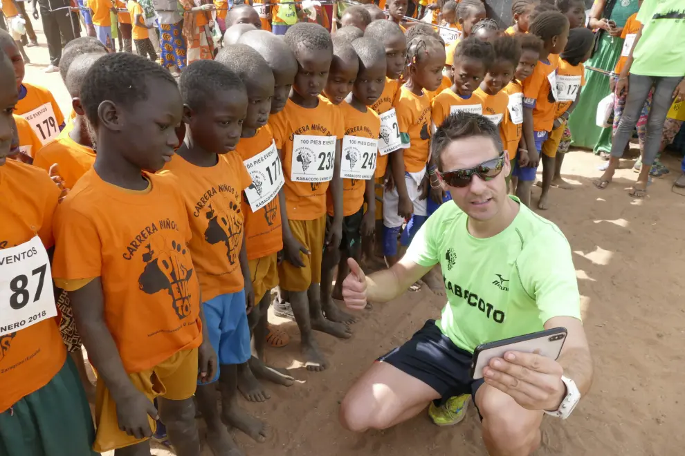 Carrera Niños de África en Kabacoto de Proyecto 100 Pies Eventos