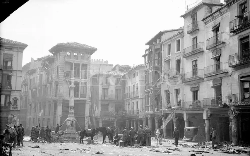 Así quedó la plaza de Teruel el 23 de febrero de 1938 sin el Torico