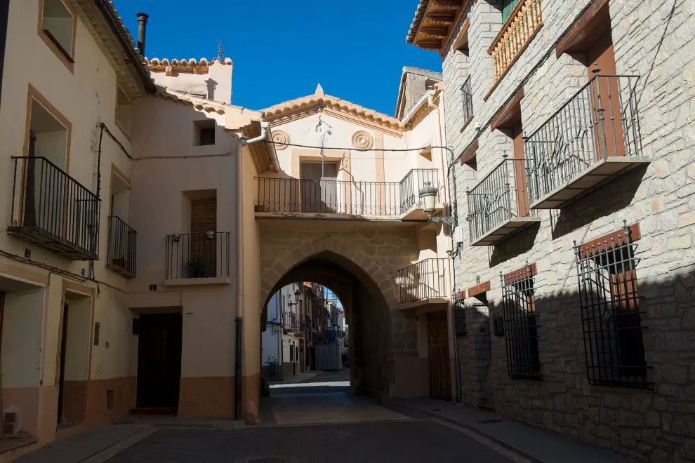 El porta de Teruel, visto desdes el interior del pueblo.