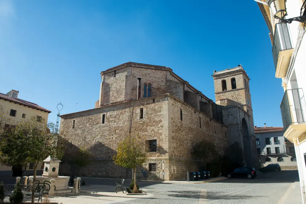 La iglesia parroquial, entre el gótico tardío y el Renacimiento.