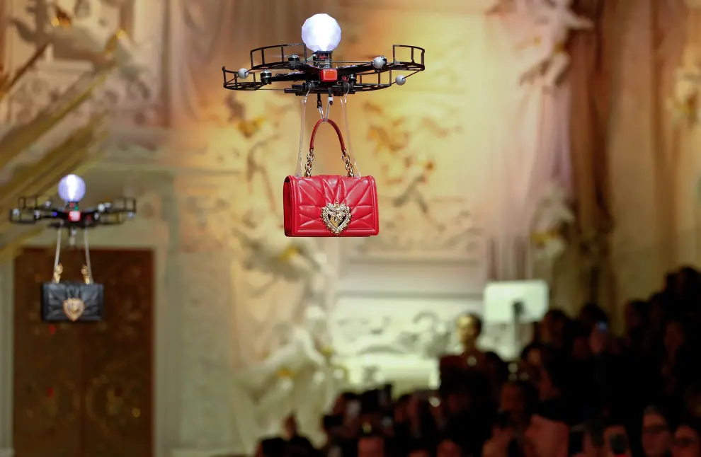 D&G deslumbra en Milán con drones y barroquismo pop