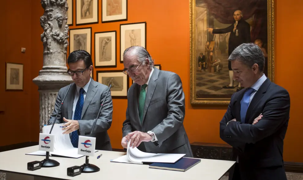 El presidente del Gobierno, Mariano Rajoy, ha propuesto al zaragozano Román Escolano como nuevo ministro de Economía en sustitución de Luis de Guindos.