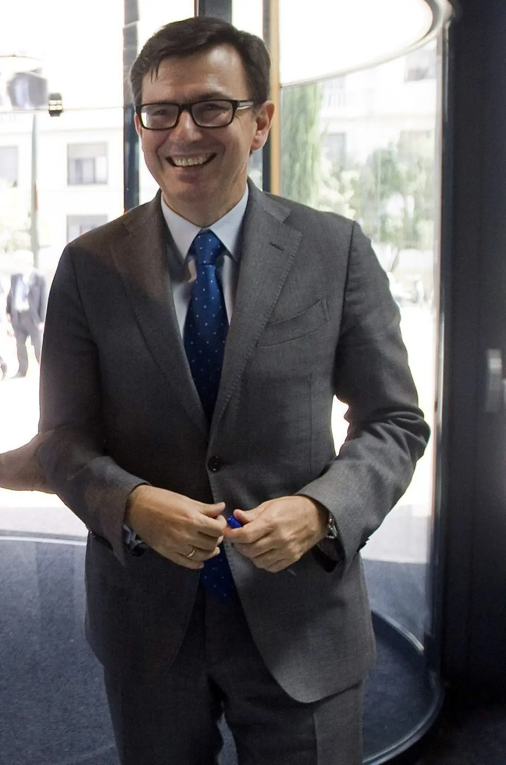 El presidente del Gobierno, Mariano Rajoy, ha propuesto al zaragozano Román Escolano como nuevo ministro de Economía en sustitución de Luis de Guindos.