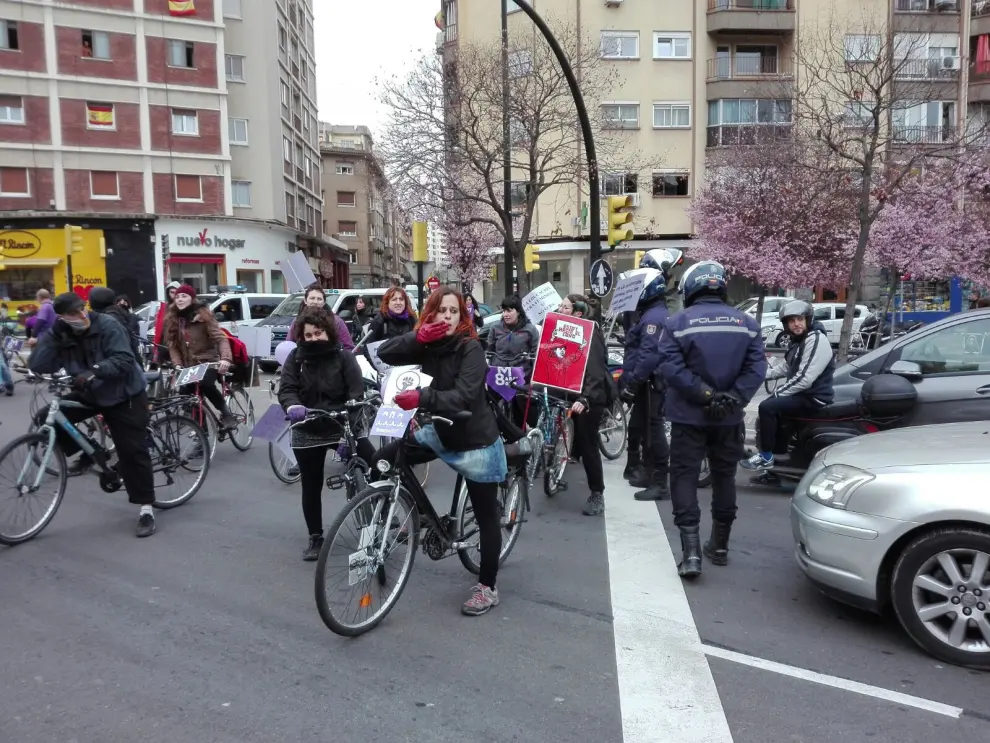 'Bicipiquete' en Zaragoza por la huelga del 8M.