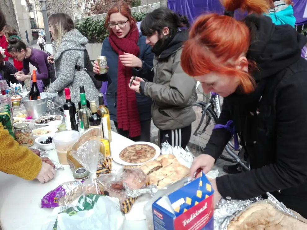 Celebración del un vermut feminista por el 8M en Zaragoza.