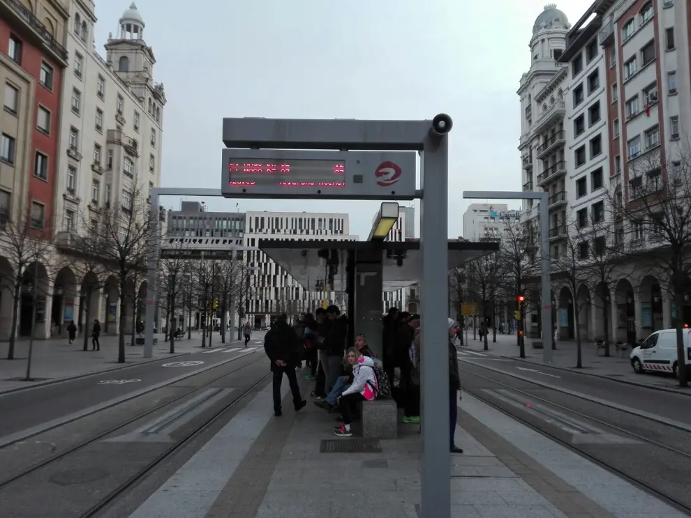 La huelga feminista del 8M está provocando retrasos de más de un cuarto de hora en el servicio del Tranvía de Zaragoza.