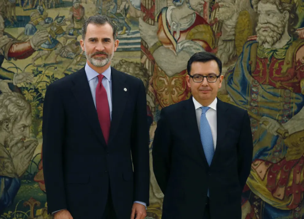 El aragonés Román Escolano jura como ministro de Economía ante el Rey