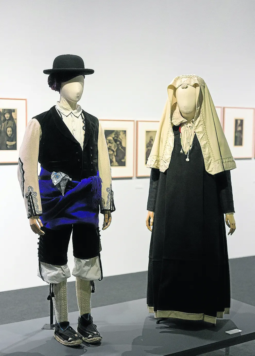 Los trajes de cheso y ansotana que se exponen estos días en el Museo del Traje. Enrique Cidoncha