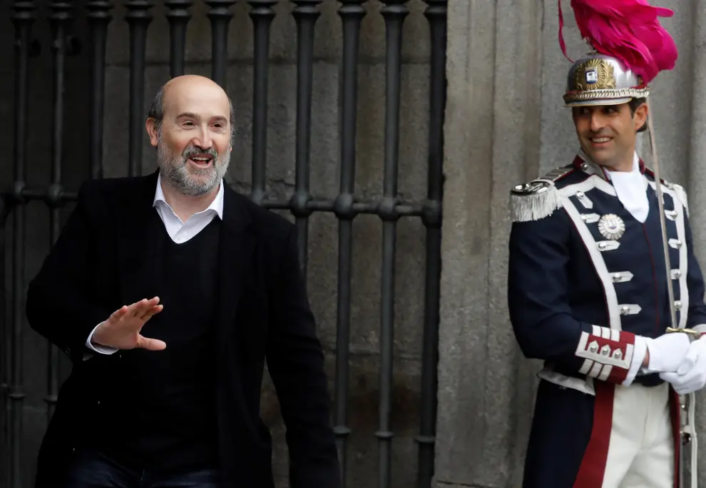 El actor Javier Cámara llega al acto de nombramiento de Almodóvar y Raphael como hijos adoptivos de Madrid.