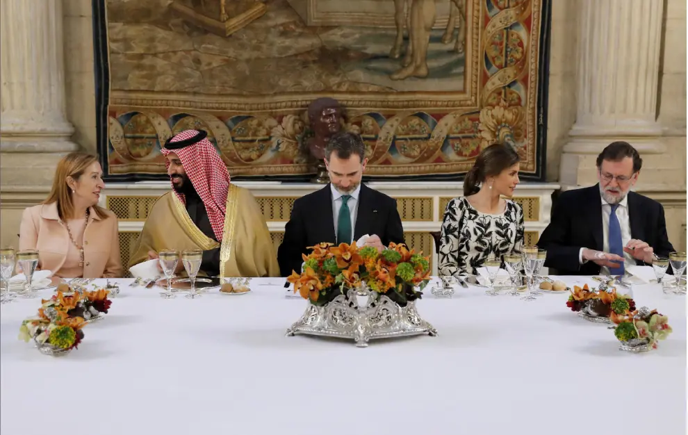 Los Reyes y el Gobierno agasajan al príncipe heredero saudí en el Palacio Real
